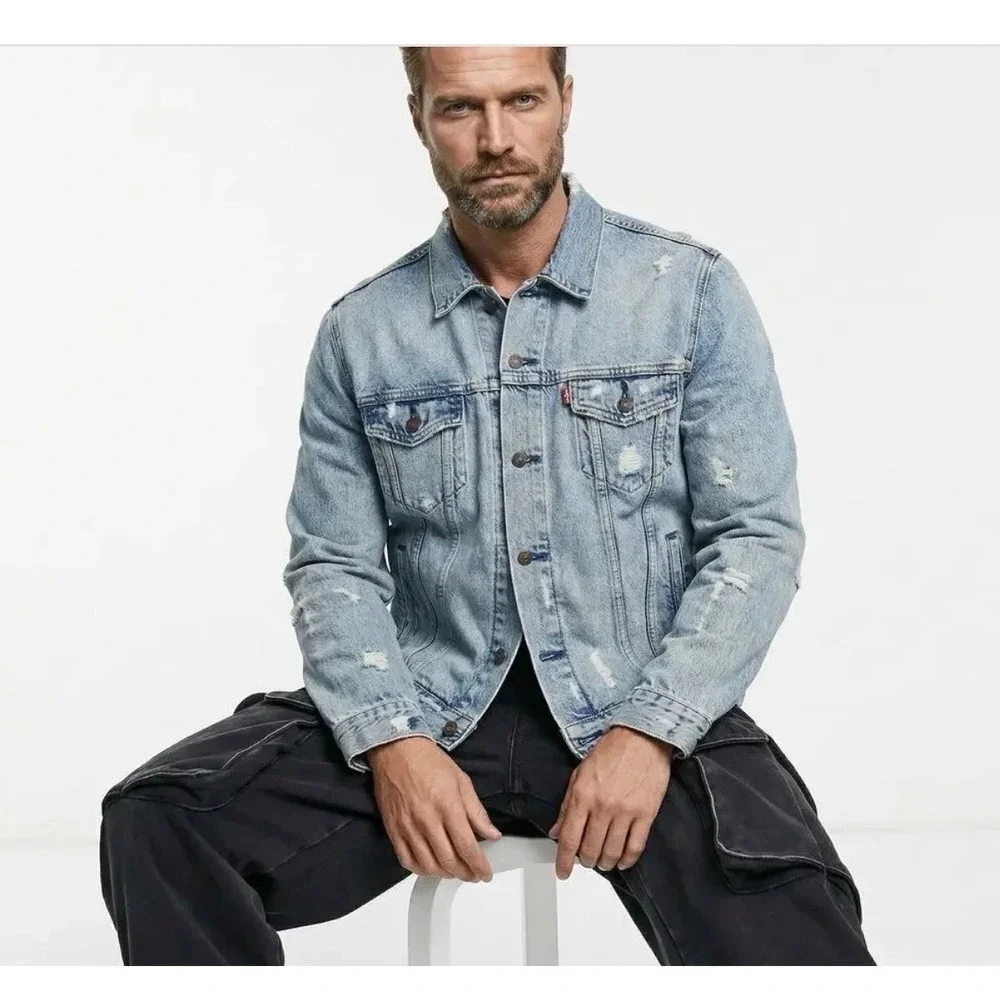 Levis Mens Trucker Jacket Light Wash Distressed Denim Blue size Large